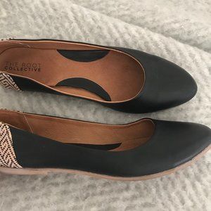 The Root Collective Thea Flat in Noir Leather